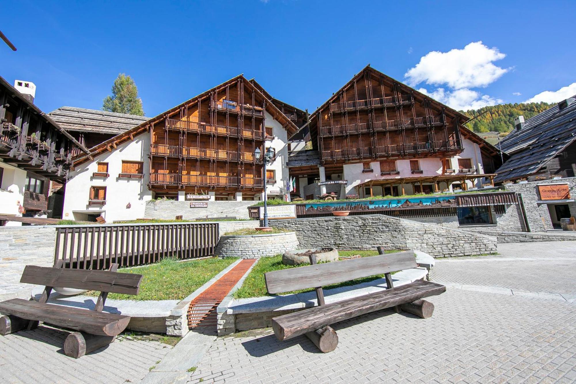 Grange Hike & Ski Sestriere Apartments - Happy Rentals Bagian luar foto